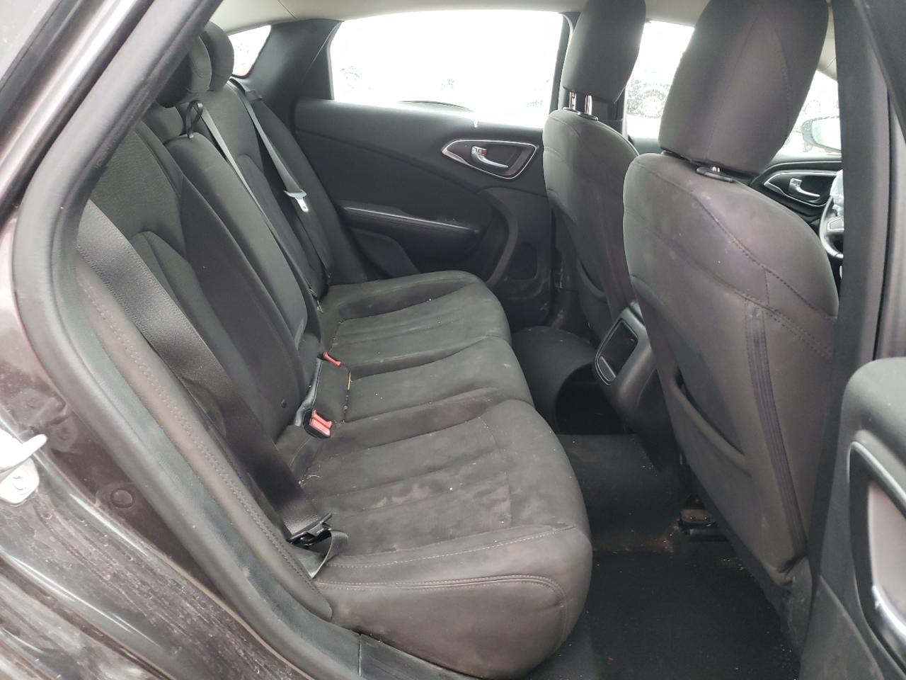 Photo 6 from auction – 2015 CHRYSLER 200 LIMITE with VIN 1C3CCCAB6FN611530