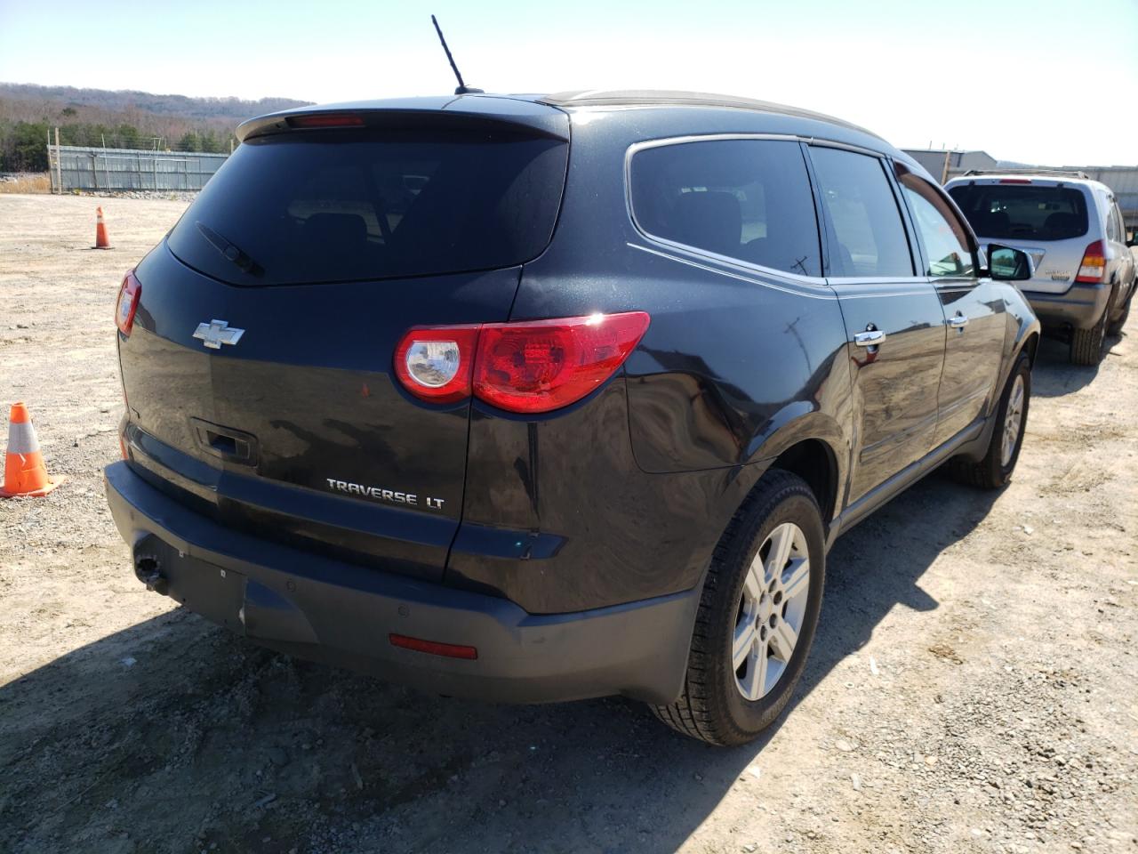 Photo 4 from auction – 2011 CHEVROLET TRAVERSE L with VIN 1GNKVGEDXBJ159238