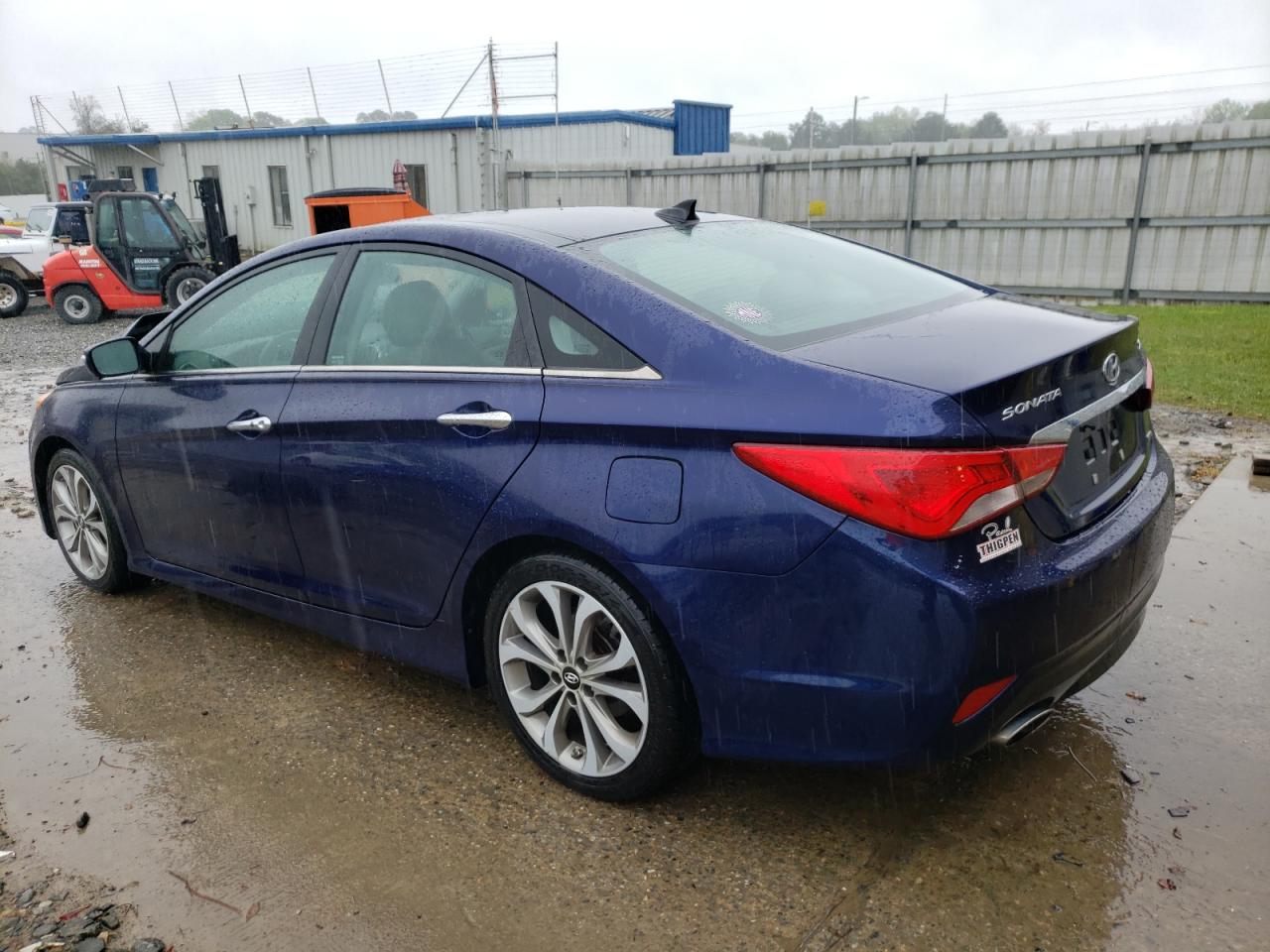 Photo 3 from auction – 2014 HYUNDAI SONATA SE with VIN 5NPEC4ABXEH869042