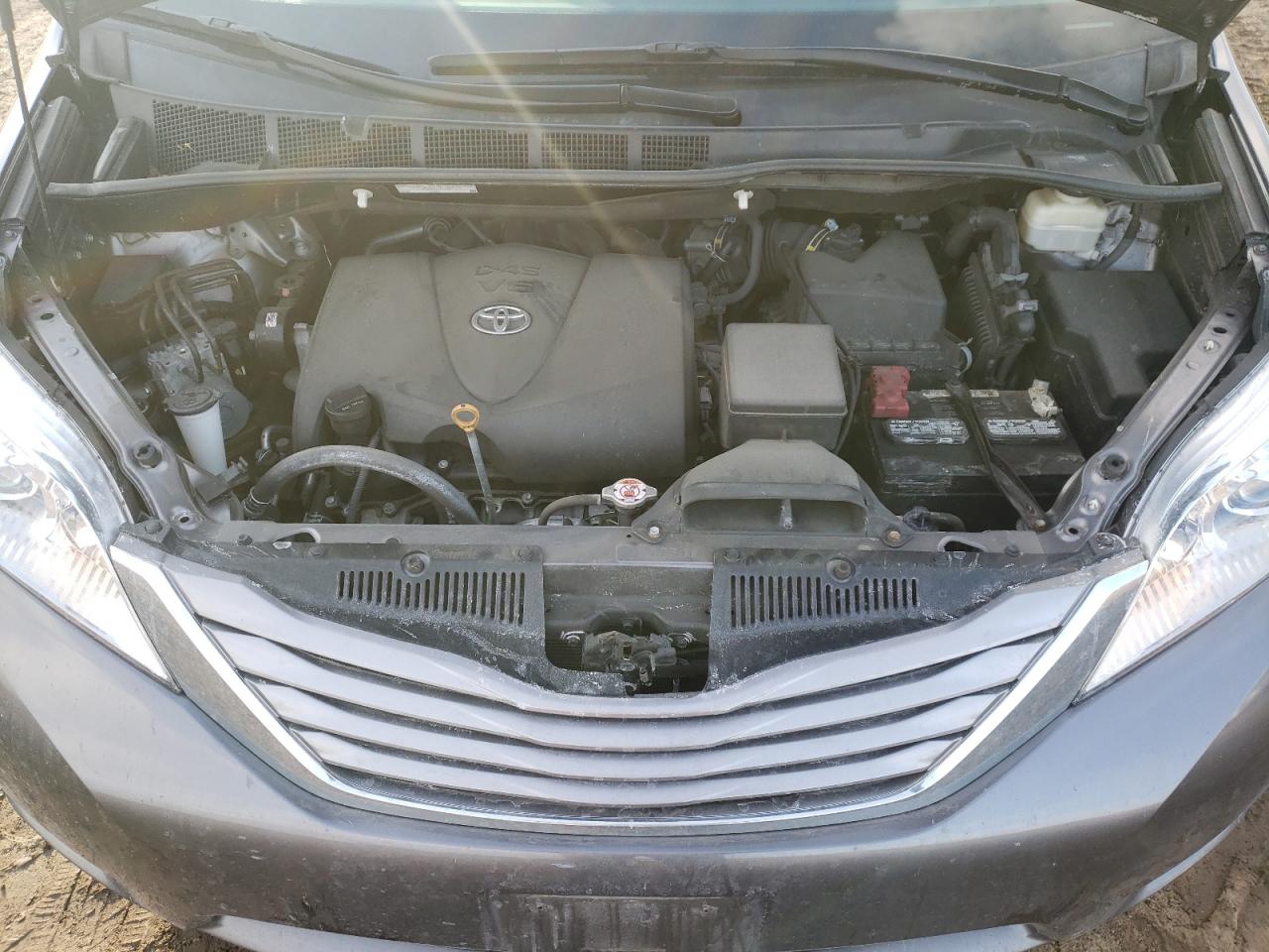 Photo 7 from auction – 2017 TOYOTA SIENNA XLE with VIN 5TDYZ3DC5HS868731