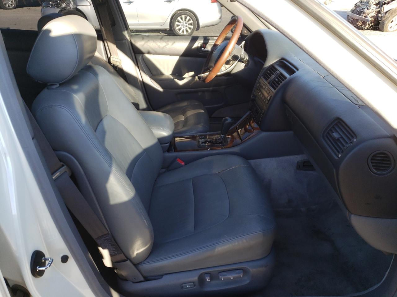 Photo 5 from auction – 1996 LEXUS LS 400 with VIN JT8BH22FXT0067772