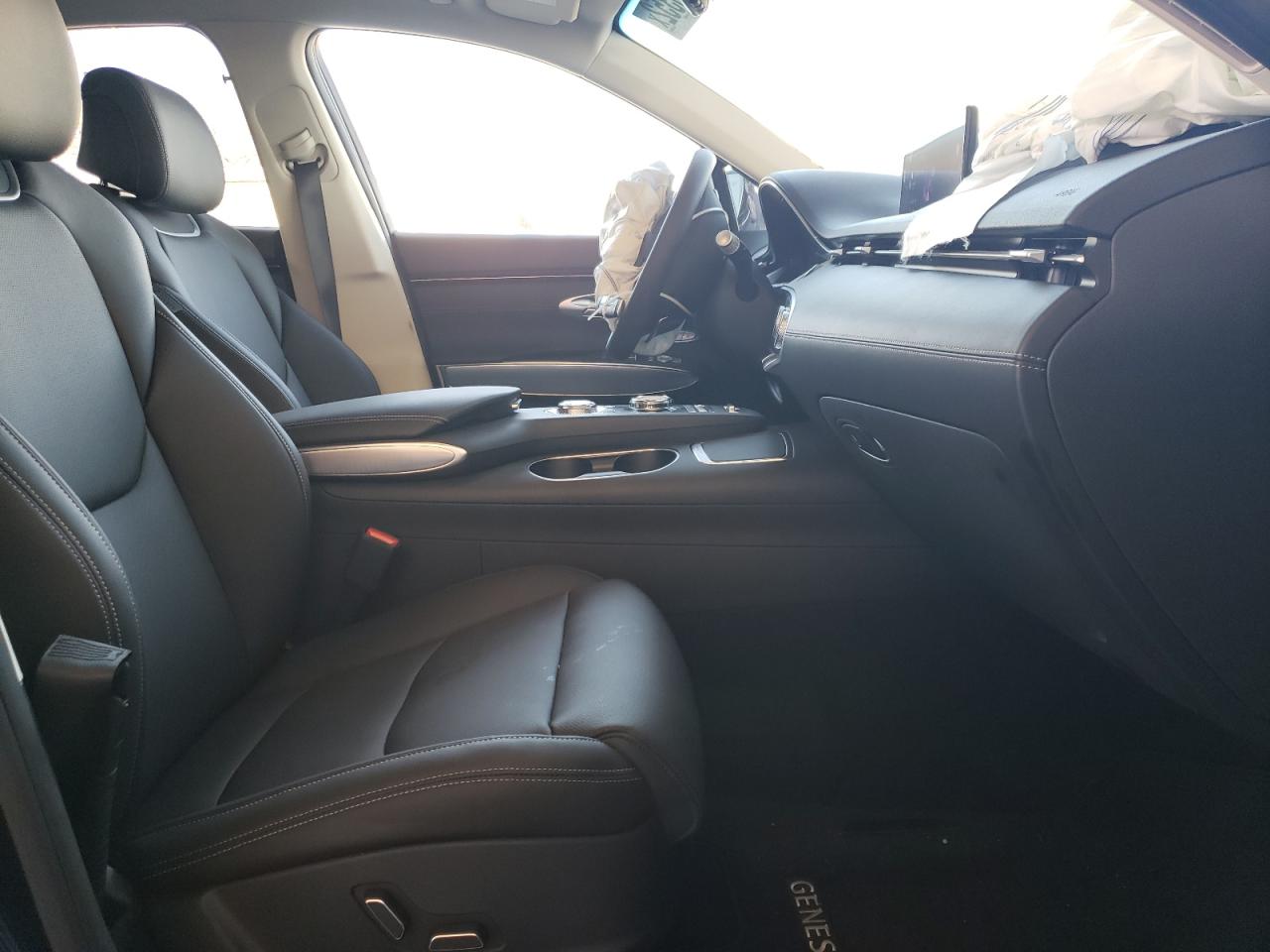 Photo 5 from auction – 2022 GENESIS GV70 BASE with VIN KMUMADTB0NU059954