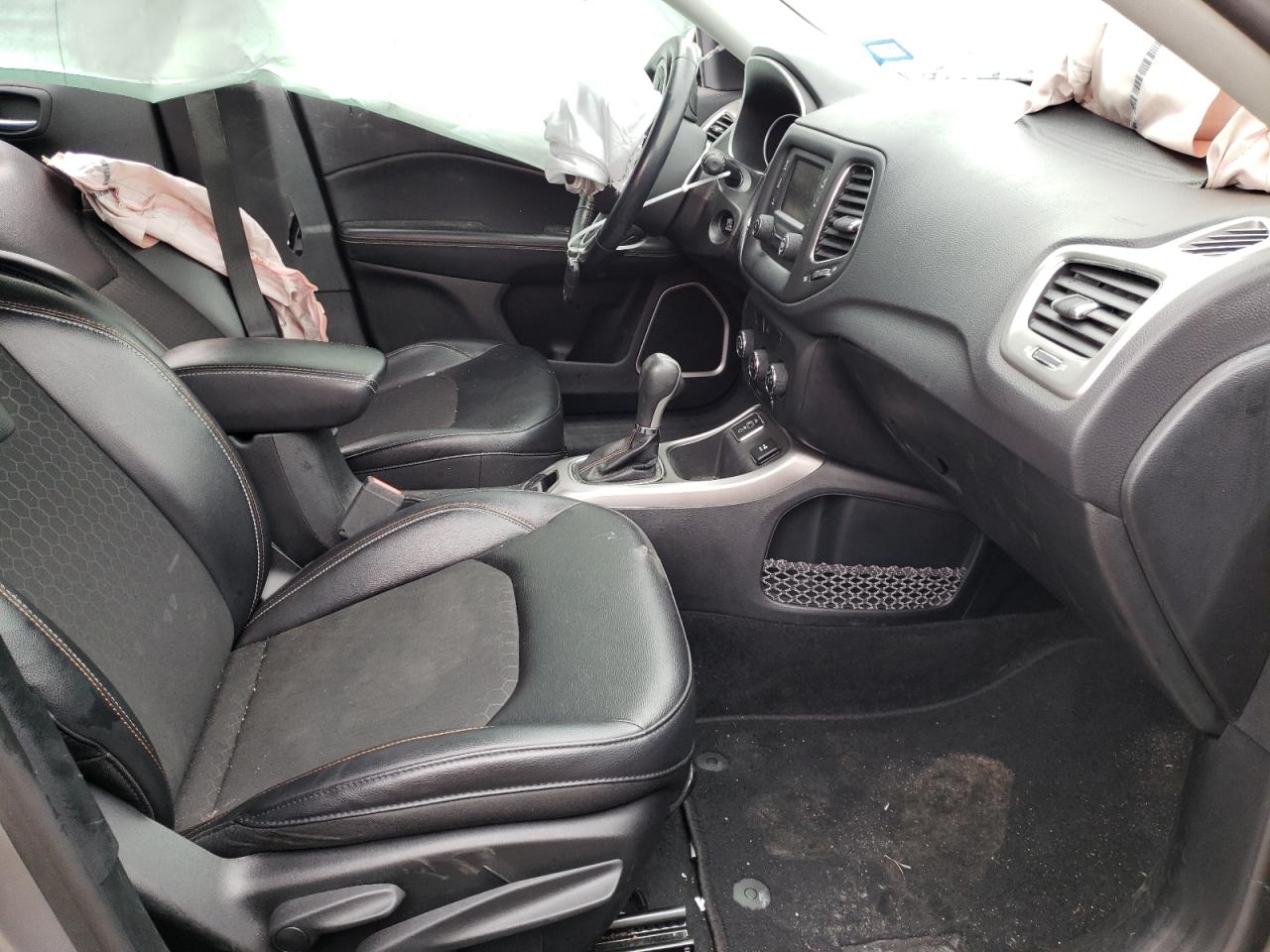 Photo 5 from auction – 2017 JEEP COMPASS LA with VIN 3C4NJCBB6HT669603