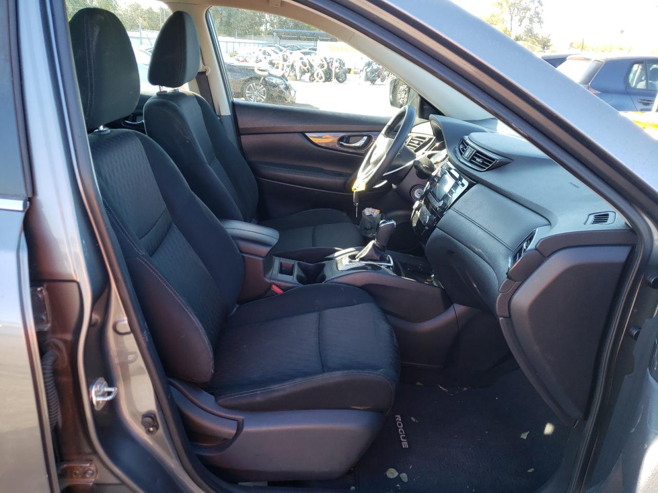 Photo 5 from auction – 2017 NISSAN ROGUE S with VIN KNMAT2MTXHP606386