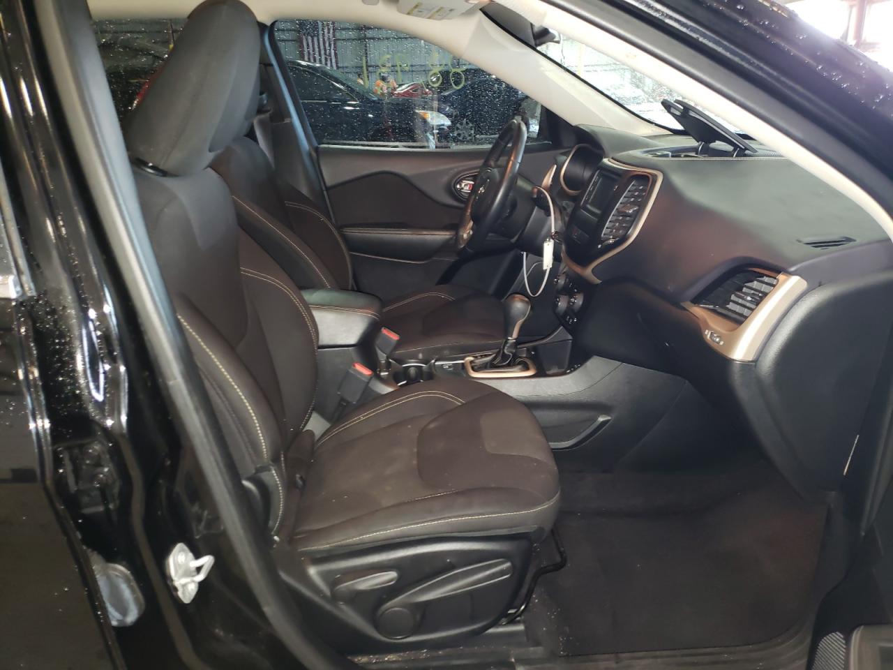 Photo 5 from auction – 2017 JEEP CHEROKEE L with VIN 1C4PJLCB7HW522448