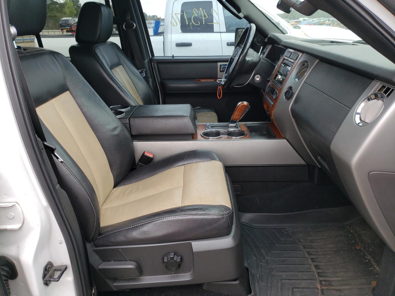 Photo 5 from auction – 2007 FORD EXPEDITION with VIN 1FMFU17567LA56146