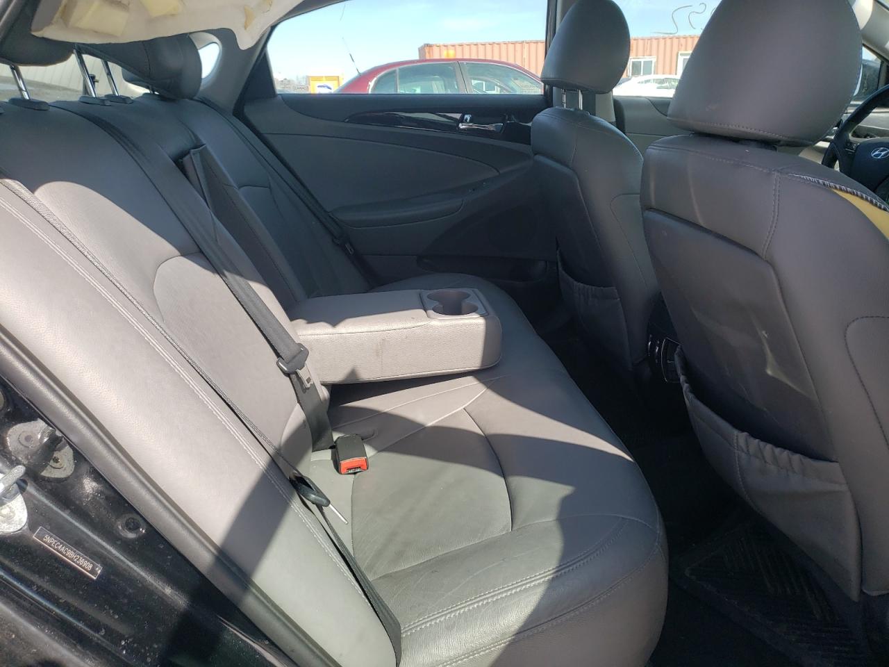 Photo 6 from auction – 2011 HYUNDAI SONATA SE with VIN 5NPEC4AC9BH236908