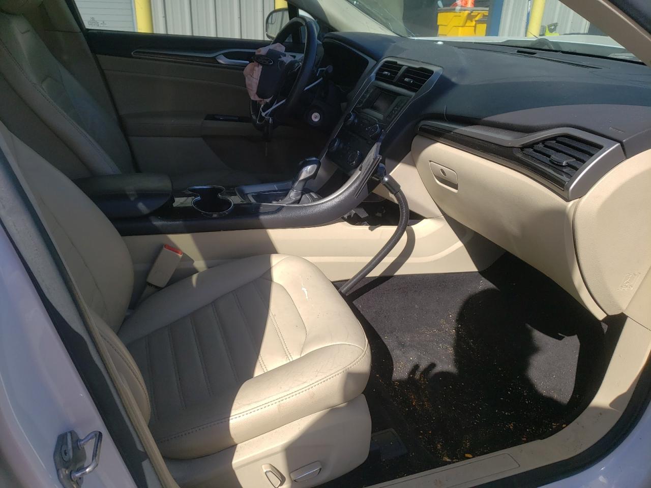 Photo 5 from auction – 2014 FORD FUSION SE with VIN 3FA6P0H90ER367213