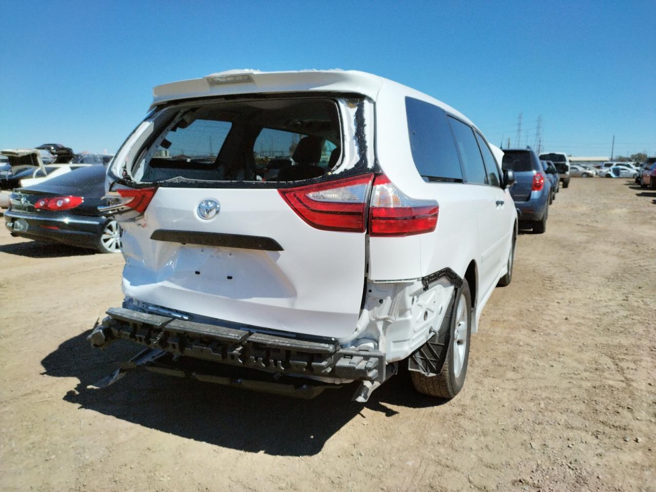 Photo 9 from auction – 2019 TOYOTA SIENNA with VIN 5TDZZ3DC6KS983141