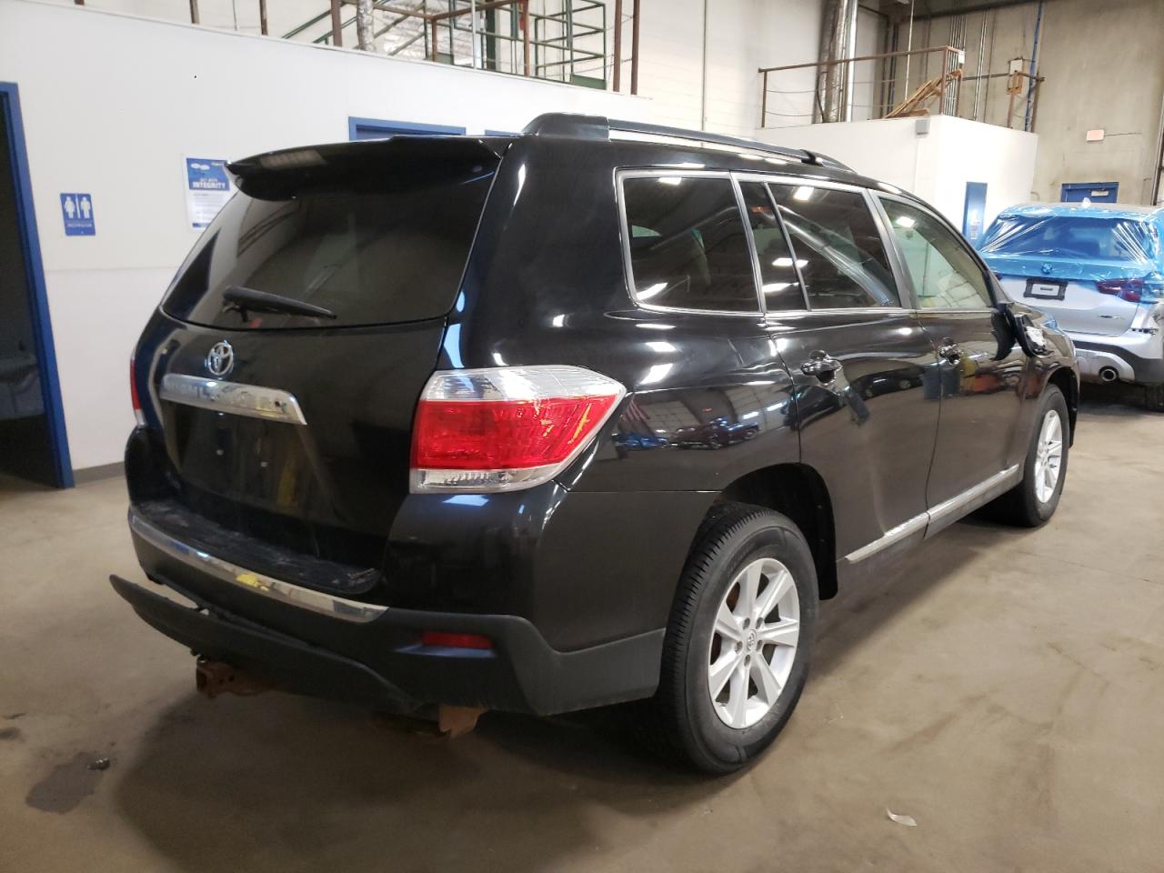 Photo 4 from auction – 2011 TOYOTA HIGHLANDER with VIN 5TDZK3EH6BS029827