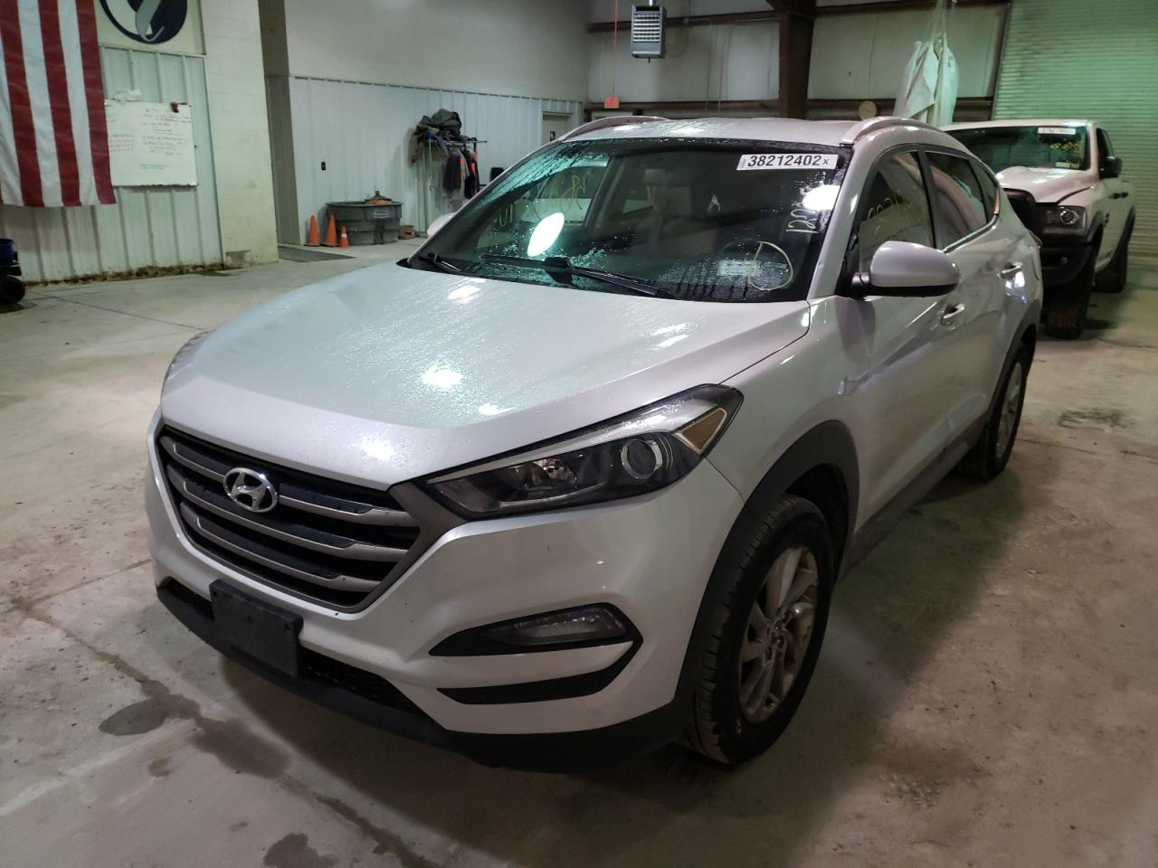 Photo 2 from auction – 2016 HYUNDAI TUCSON LIM with VIN KM8J33A40GU118983