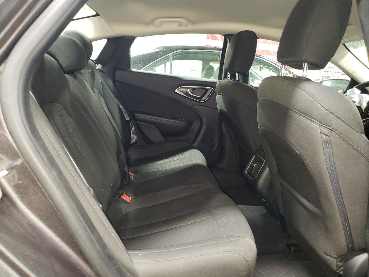 Photo 6 from auction – 2016 CHRYSLER 200 LIMITE with VIN 1C3CCCAB9GN157159
