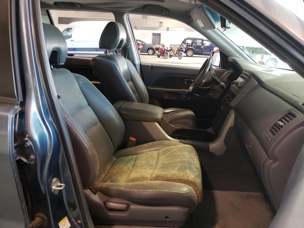 Photo 5 from auction – 2006 HONDA PILOT EX with VIN 5FNYF18686B028865