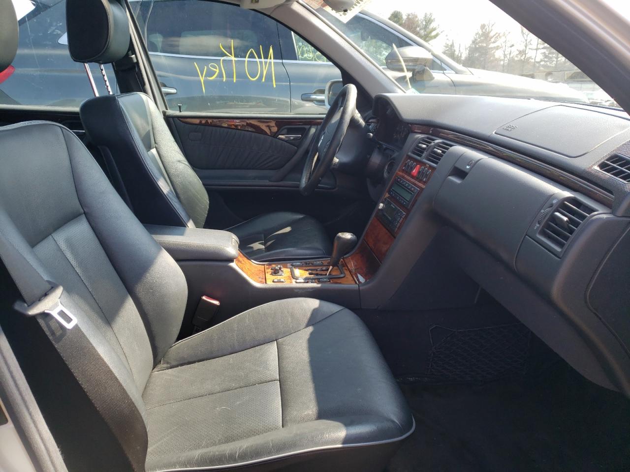 Photo 18 from auction – 2000 MERCEDES-BENZ E 430 with VIN WDBJF70JXYA993841