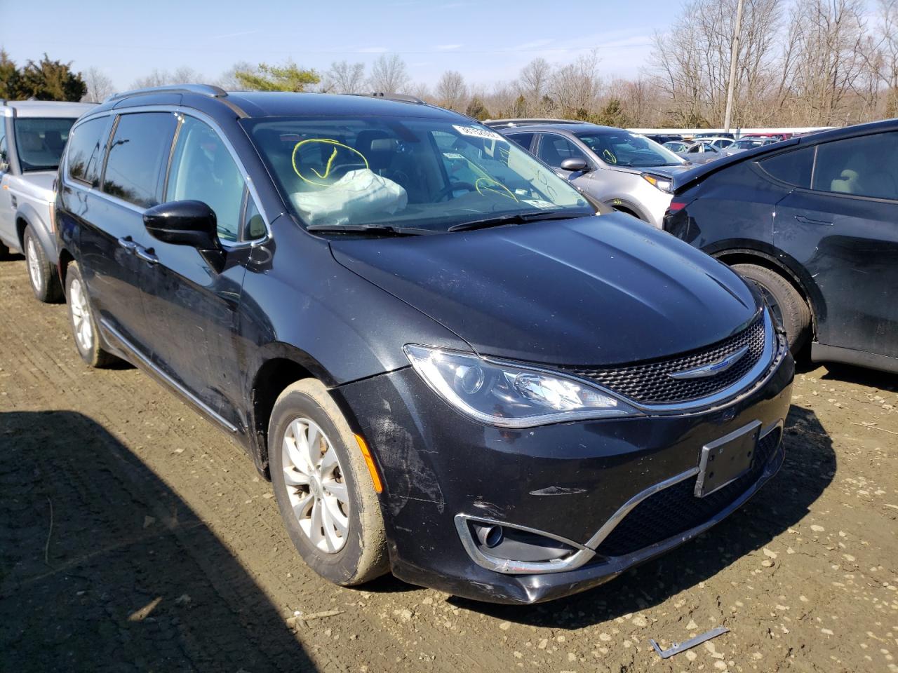 CHRYSLER PACIFICA T 2018 with VIN 2C4RC1BG4JR354450 - Photo from auction