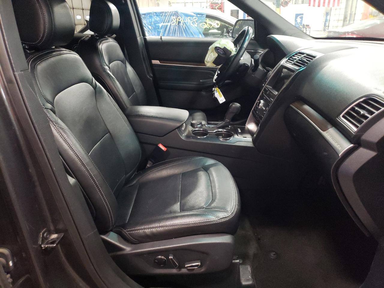 Photo 5 from auction – 2017 FORD EXPLORER L with VIN 1FM5K8F8XHGA95242