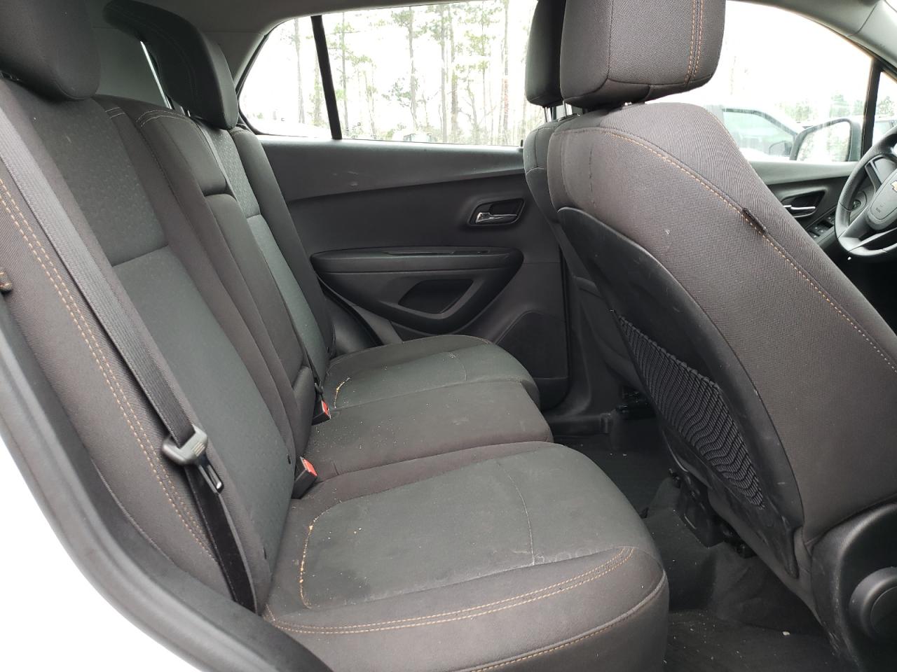 Photo 6 from auction – 2019 CHEVROLET TRAX LS with VIN 3GNCJKSB0KL242806