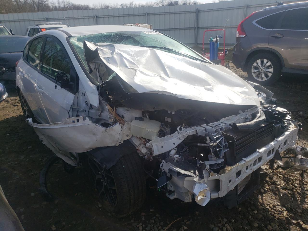 FORD FOCUS SE 2015 with VIN 1FADP3K28FL353354 - Photo from auction