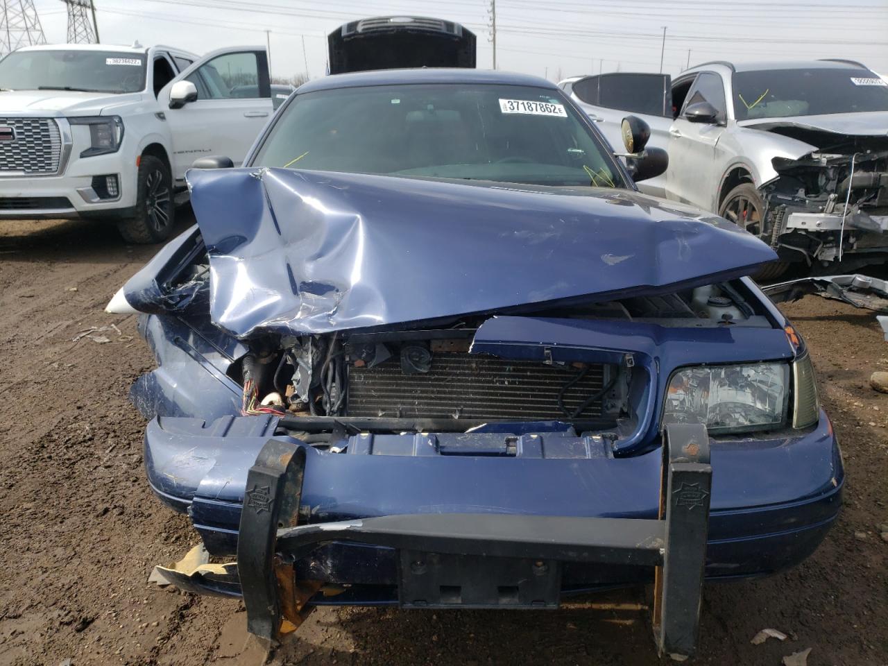 Photo 9 from auction – 2005 FORD CROWN VICT with VIN 2FAFP71W35X169851