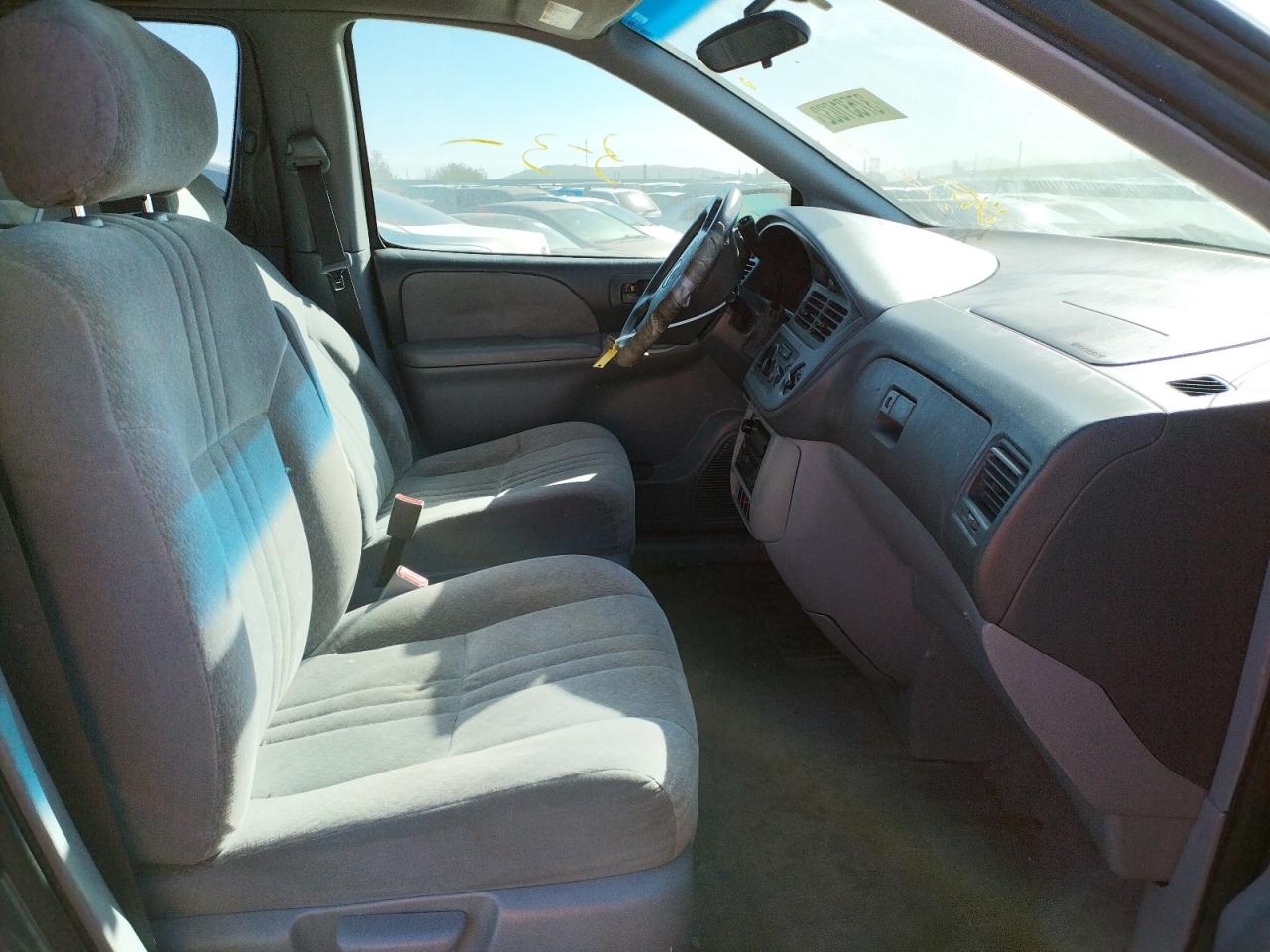 Photo 5 from auction – 2001 TOYOTA SIENNA CE with VIN 4T3ZF19C61U410033