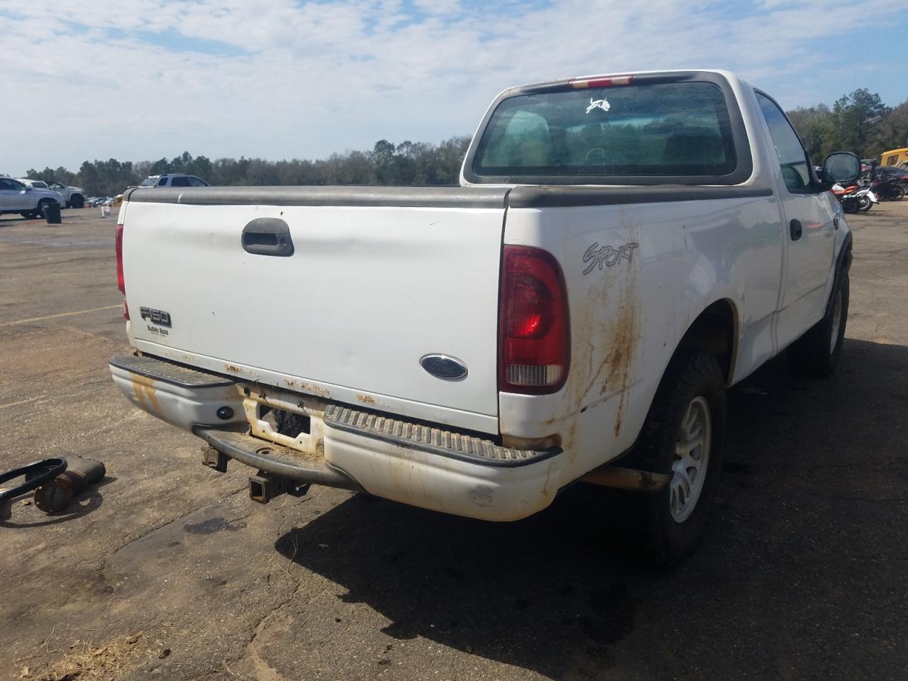 Photo 4 from auction – 2000 FORD F150 with VIN 1FTRF18W8YNA73104