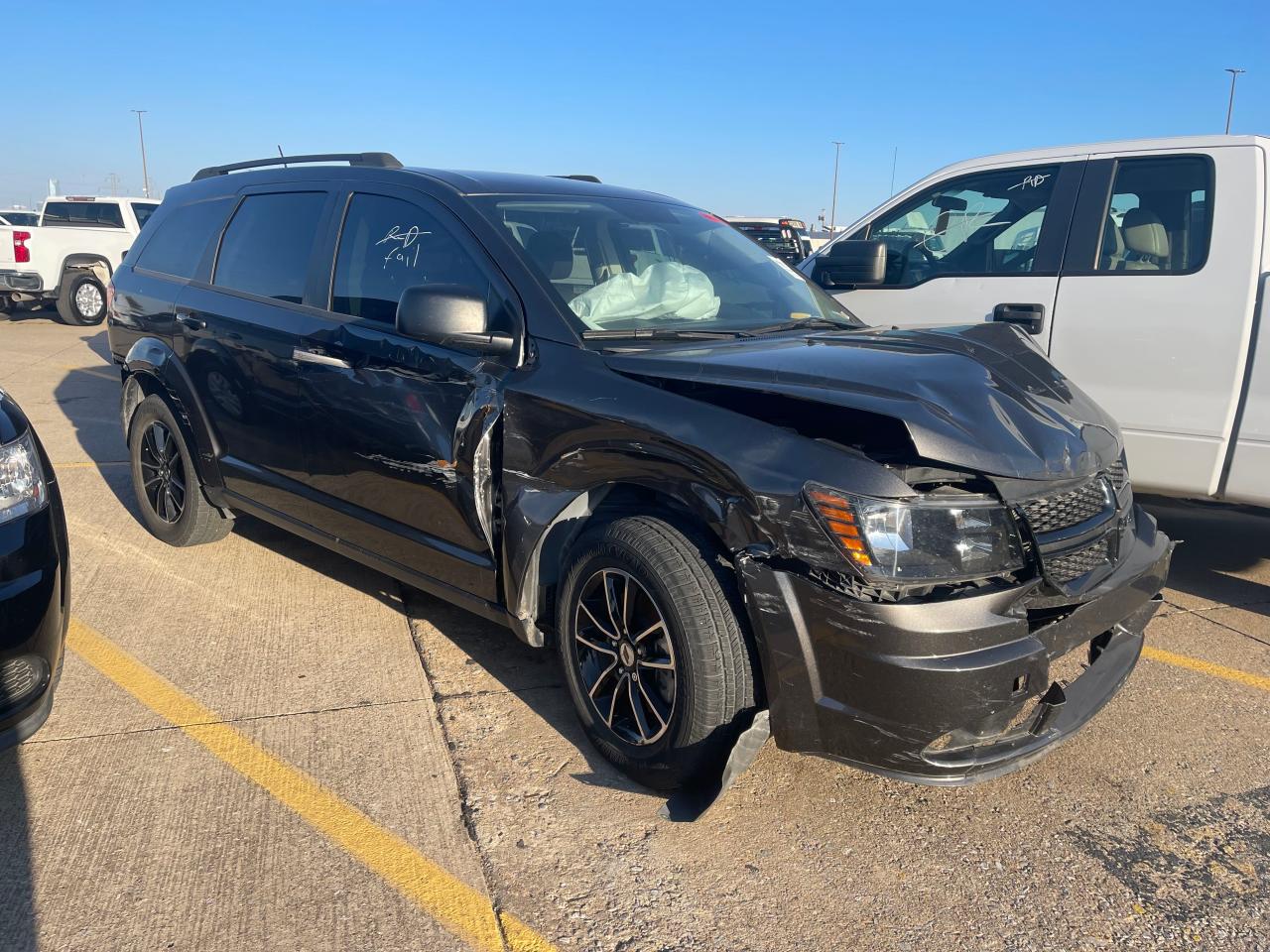 DODGE JOURNEY SE 2018 with VIN 3C4PDCAB1JT309453 - Photo from auction