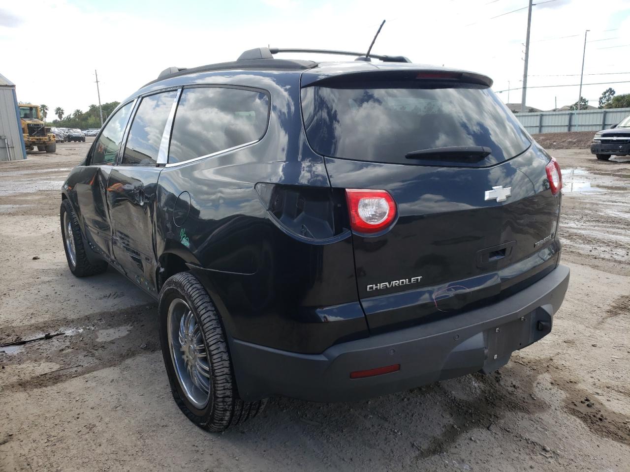 Photo 3 from auction – 2009 CHEVROLET TRAVERSE L with VIN 1GNEV23D19S134610