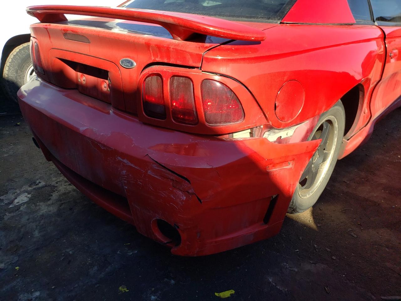Photo 9 from auction – 1998 FORD MUSTANG with VIN 1FAFP4047WF187460