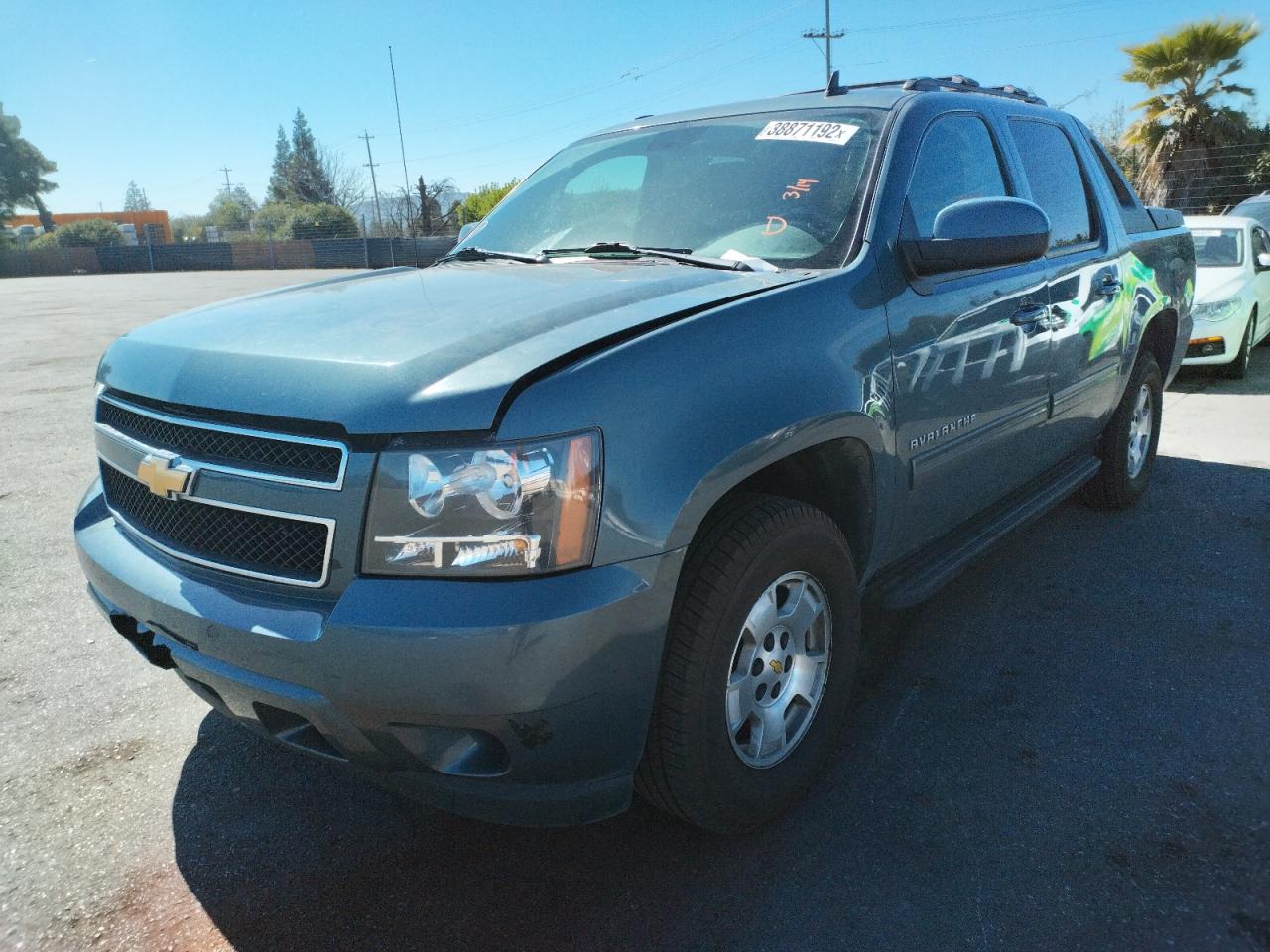 Photo 2 from auction – 2011 CHEVROLET AVALANCHE with VIN 3GNTKEE34BG382241