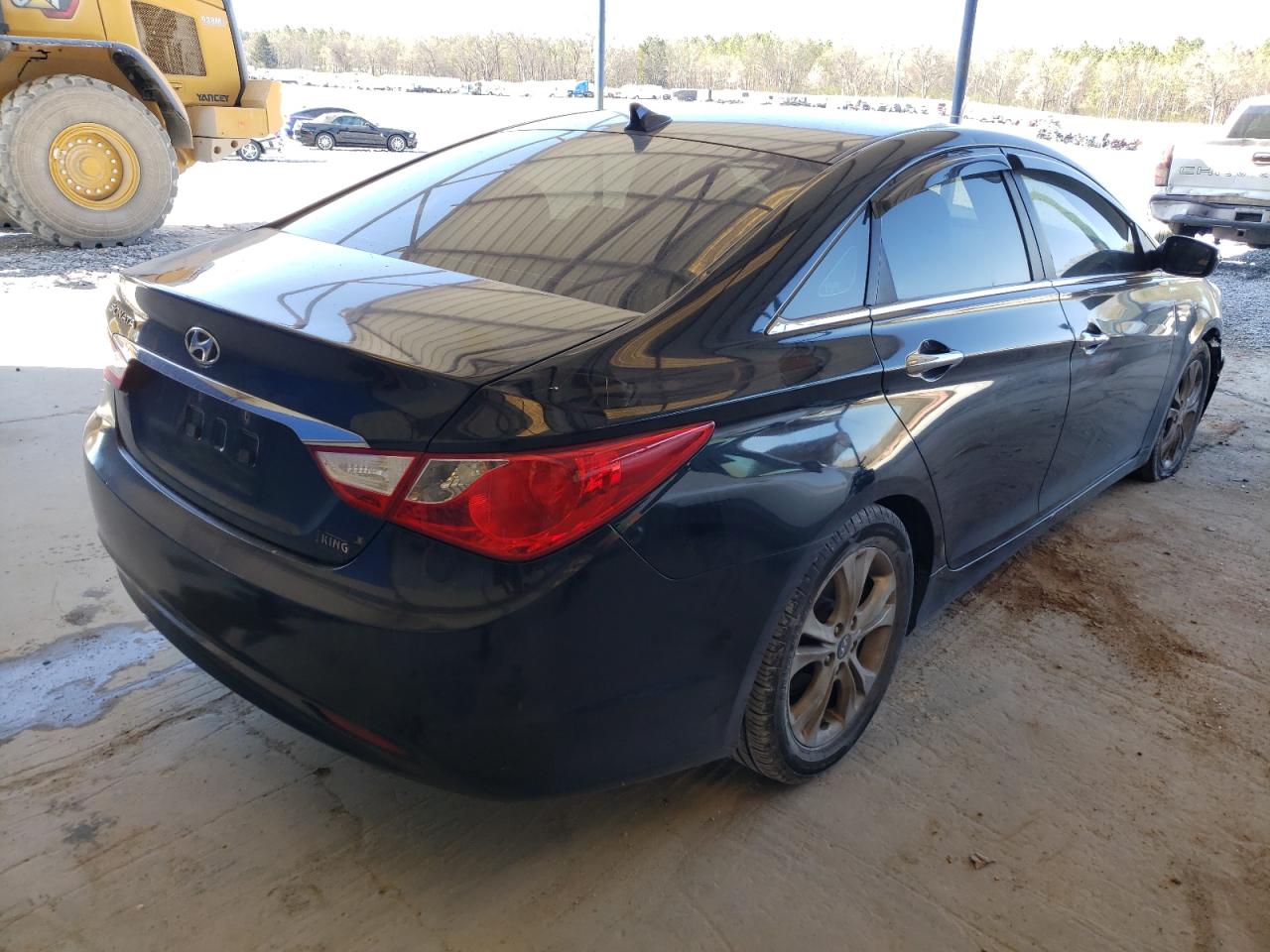 Photo 4 from auction – 2011 HYUNDAI SONATA SE with VIN 5NPEC4AC6BH024208