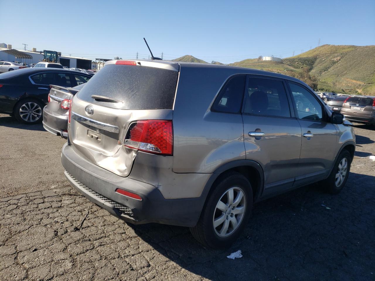 Photo 4 from auction – 2012 KIA SORENTO BA with VIN 5XYKT3A12CG277532