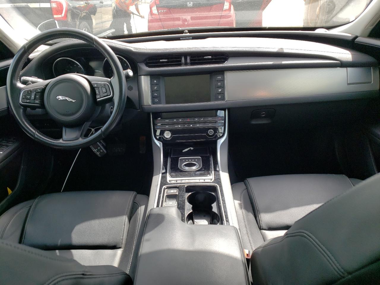 Photo 9 from auction – 2017 JAGUAR XF PREMIUM with VIN SAJBD4BV7HCY35408