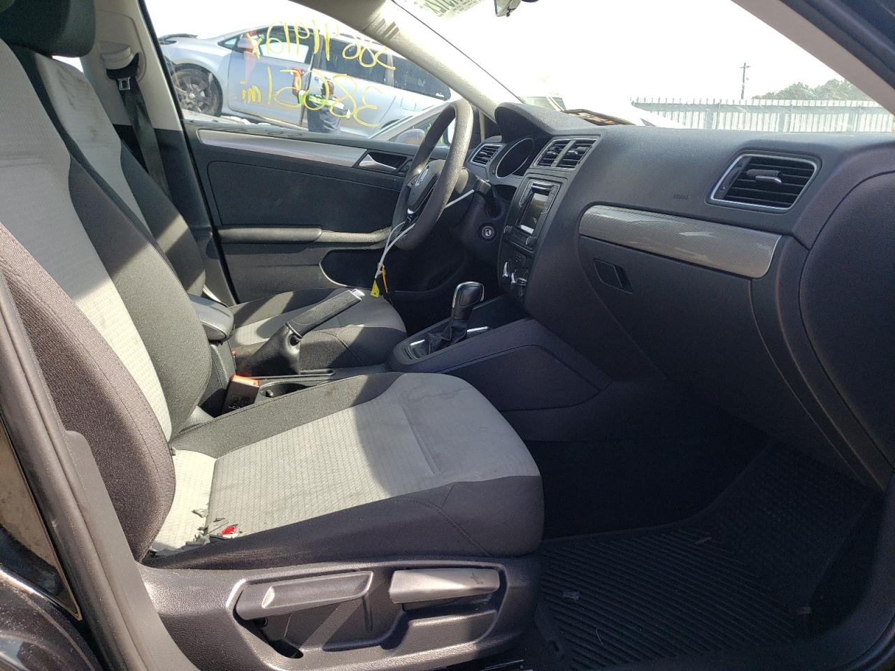 Photo 5 from auction – 2018 VOLKSWAGEN JETTA S with VIN 3VW2B7AJ8JM254473