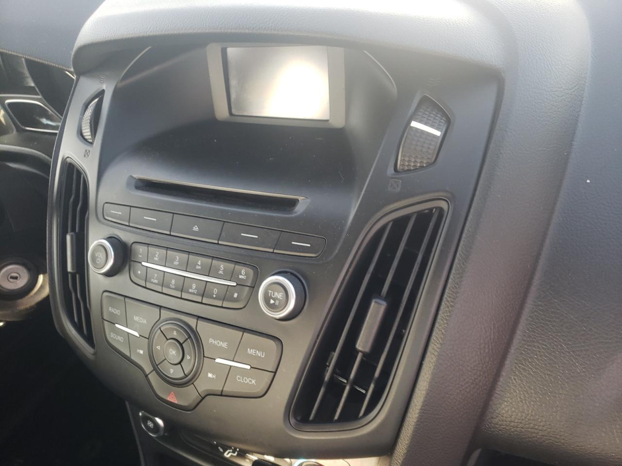Photo 9 from auction – 2016 FORD FOCUS S with VIN 1FADP3E21GL270961