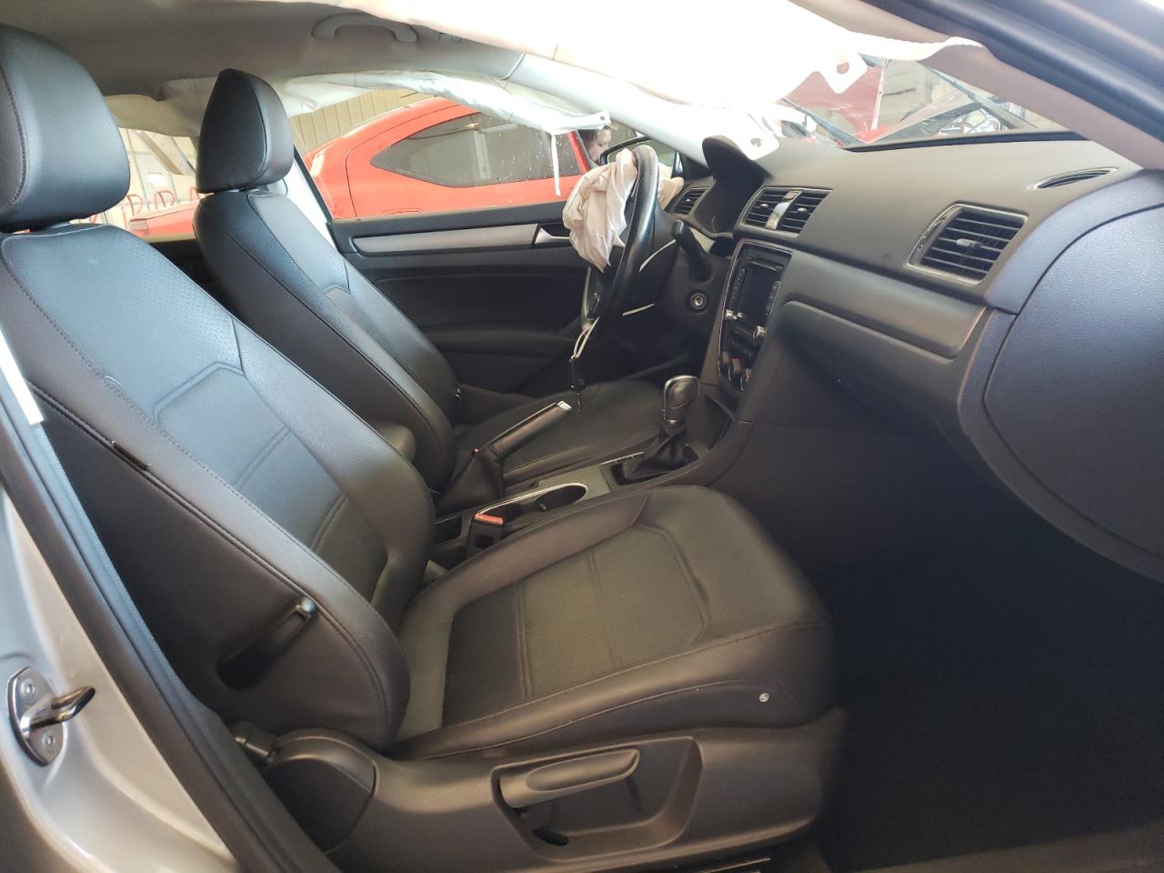 Photo 5 from auction – 2014 VOLKSWAGEN PASSAT SE with VIN 1VWBS7A37EC038820