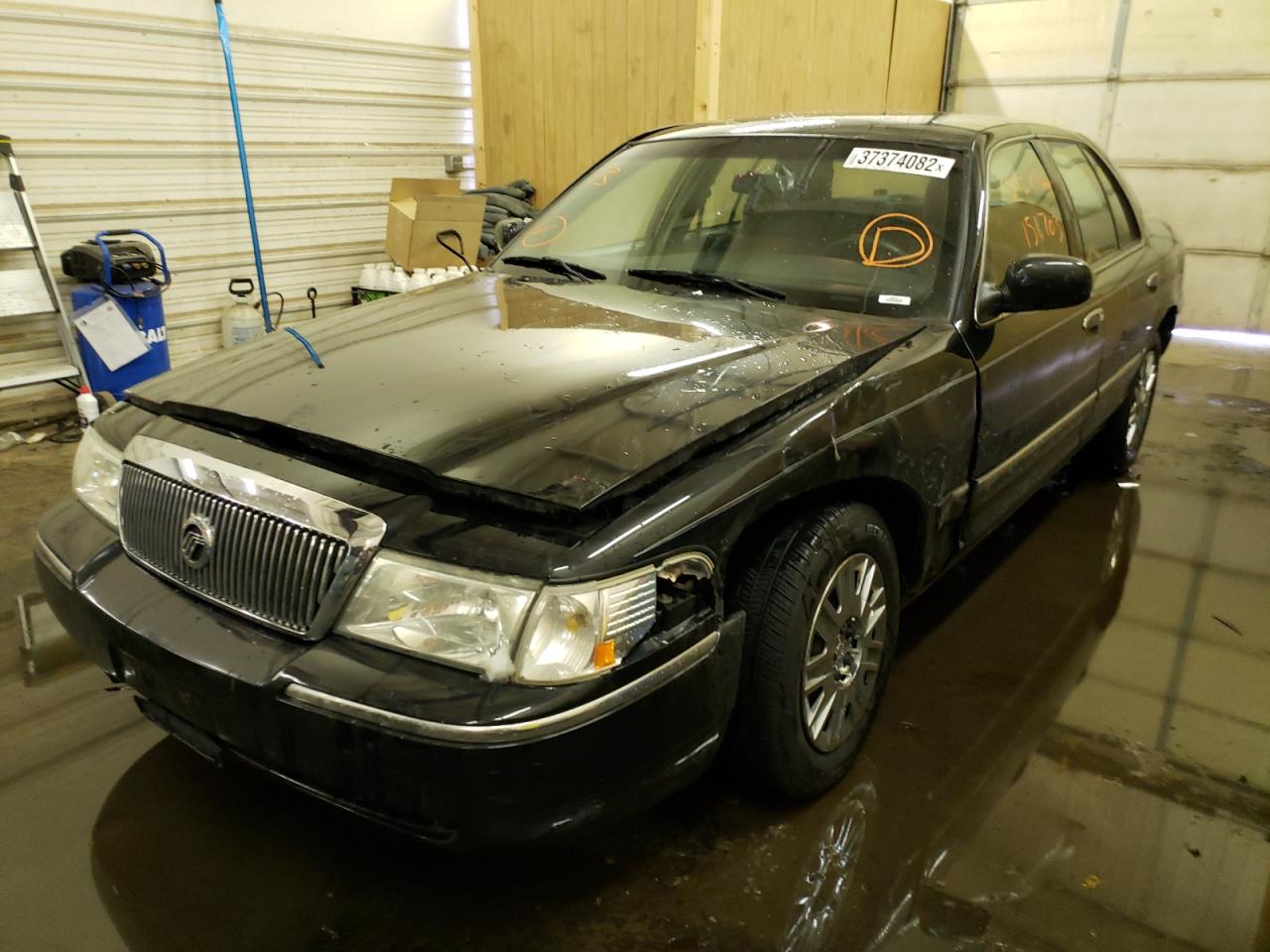 Photo 2 from auction – 2005 MERCURY GRAND MARQ with VIN 2MEFM74W75X661943
