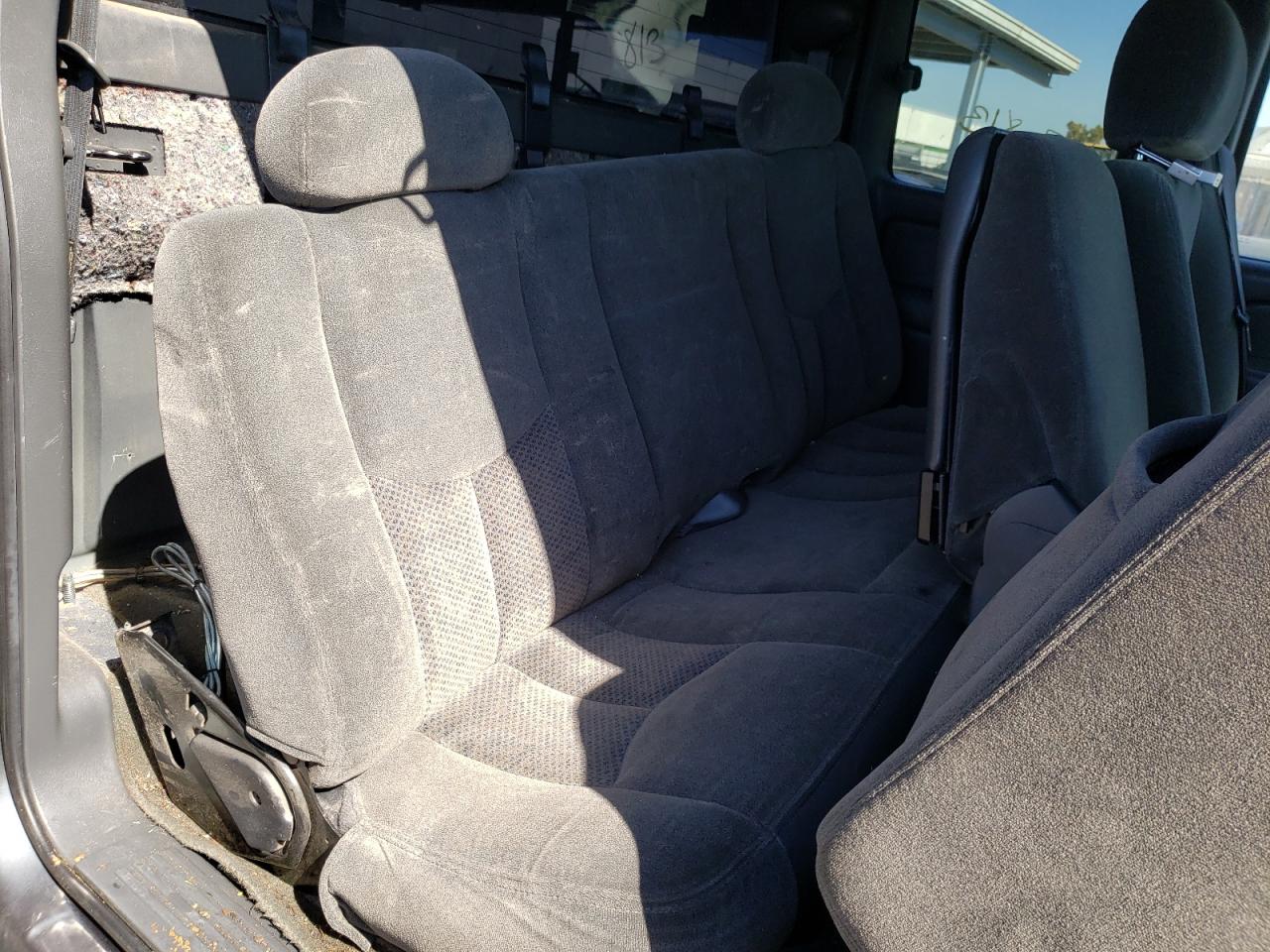 Photo 6 from auction – 2004 CHEVROLET SILVERADO with VIN 2GCEC19T541161633