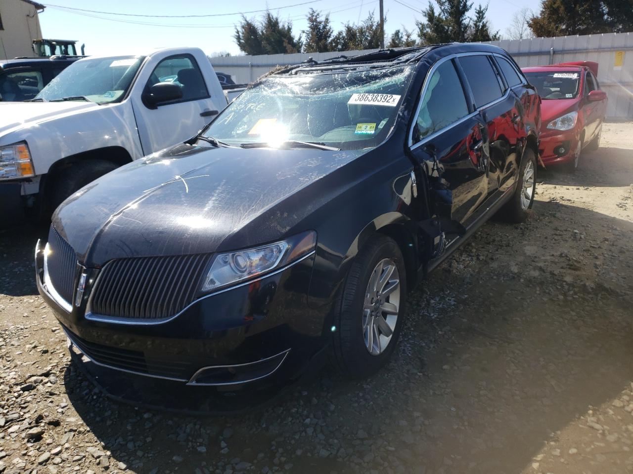 Photo 2 from auction – 2016 LINCOLN MKT with VIN 2LMHJ5NK0GBL00735
