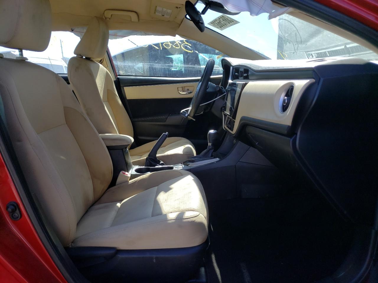 Photo 5 from auction – 2017 TOYOTA COROLLA L with VIN 5YFBURHEXHP643460