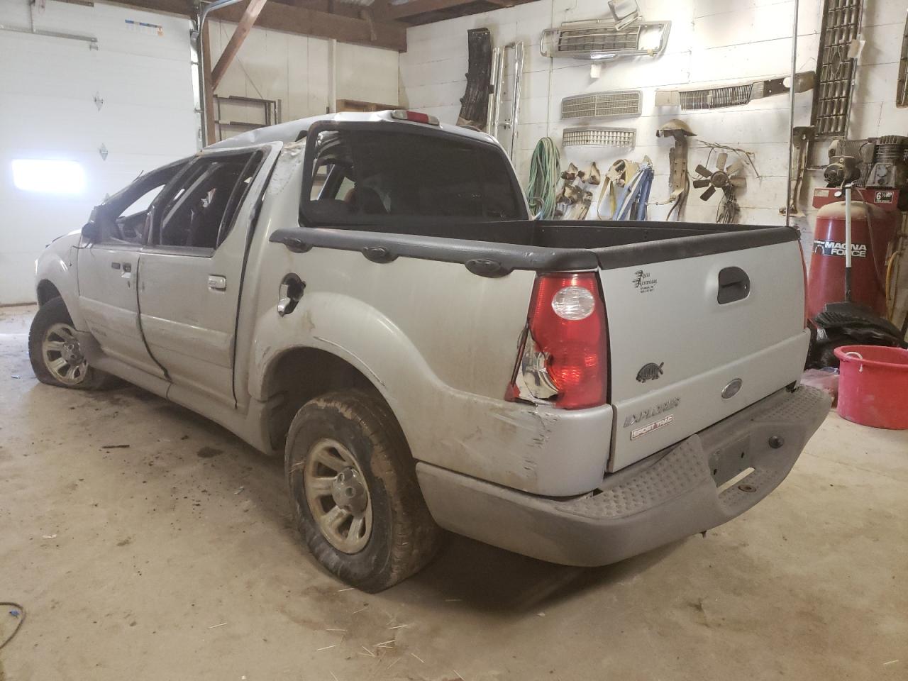 Photo 3 from auction – 2001 FORD EXPLORER S with VIN 1FMZU77E01UB59385