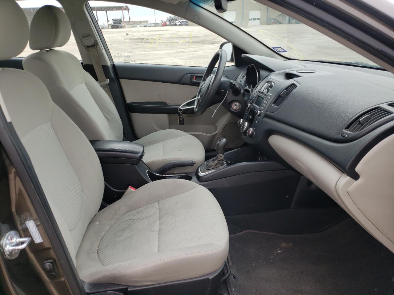 Photo 5 from auction – 2011 KIA FORTE EX with VIN KNAFU4A24B5438173
