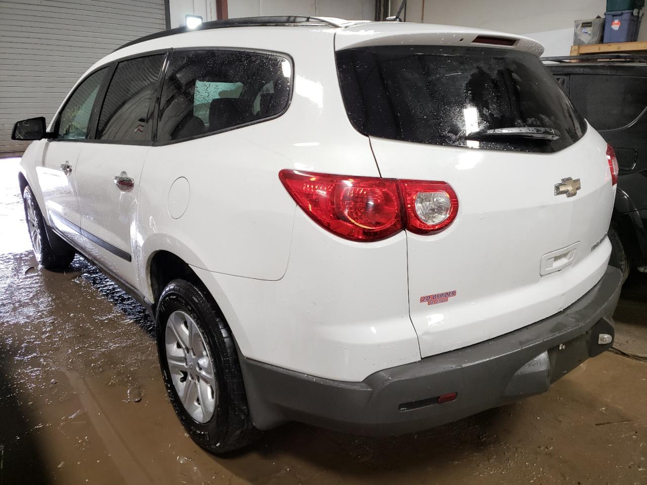 Photo 3 from auction – 2010 CHEVROLET TRAVERSE L with VIN 1GNLREED9AS133090