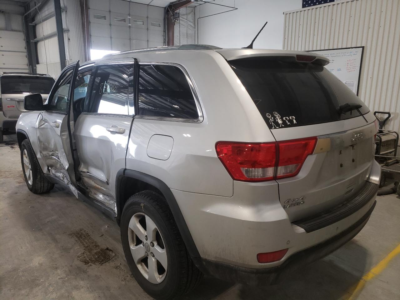 Photo 3 from auction – 2011 JEEP GRAND CHER with VIN 1J4RR4GG6BC587078