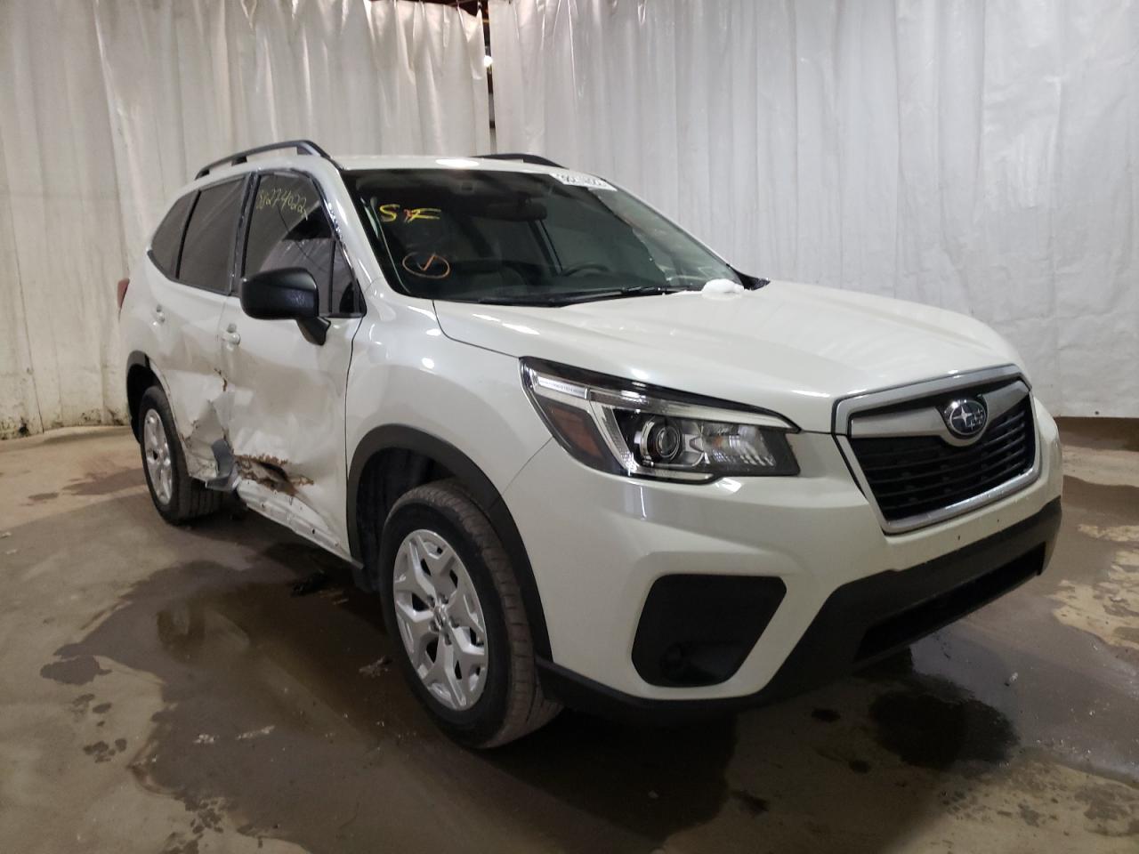 SUBARU FORESTER 2019 with VIN JF2SKACC4KH582365 - Photo from auction