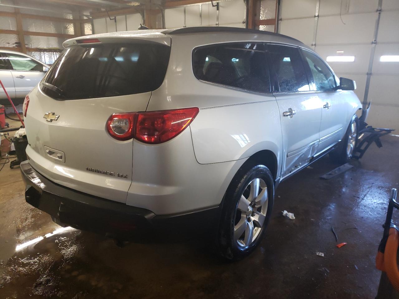 Photo 4 from auction – 2012 CHEVROLET TRAVERSE L with VIN 1GNKVLED0CJ117039