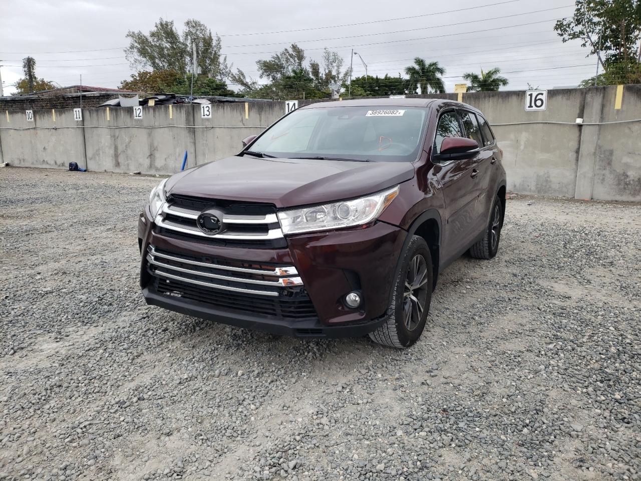 Photo 2 from auction – 2019 TOYOTA HIGHLANDER with VIN 5TDZZRFH9KS369650