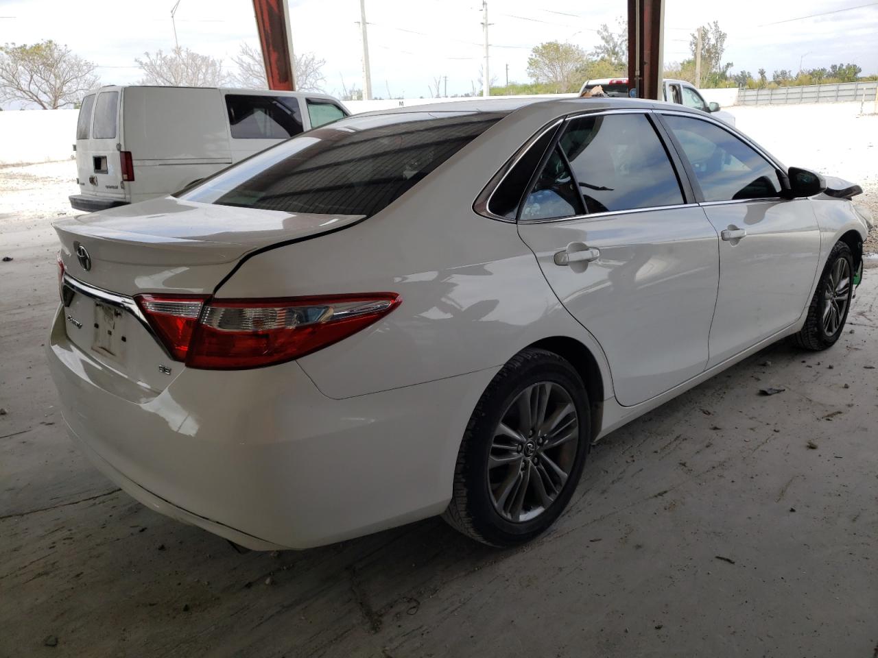 Photo 4 from auction – 2015 TOYOTA CAMRY LE with VIN 4T1BF1FK5FU068796