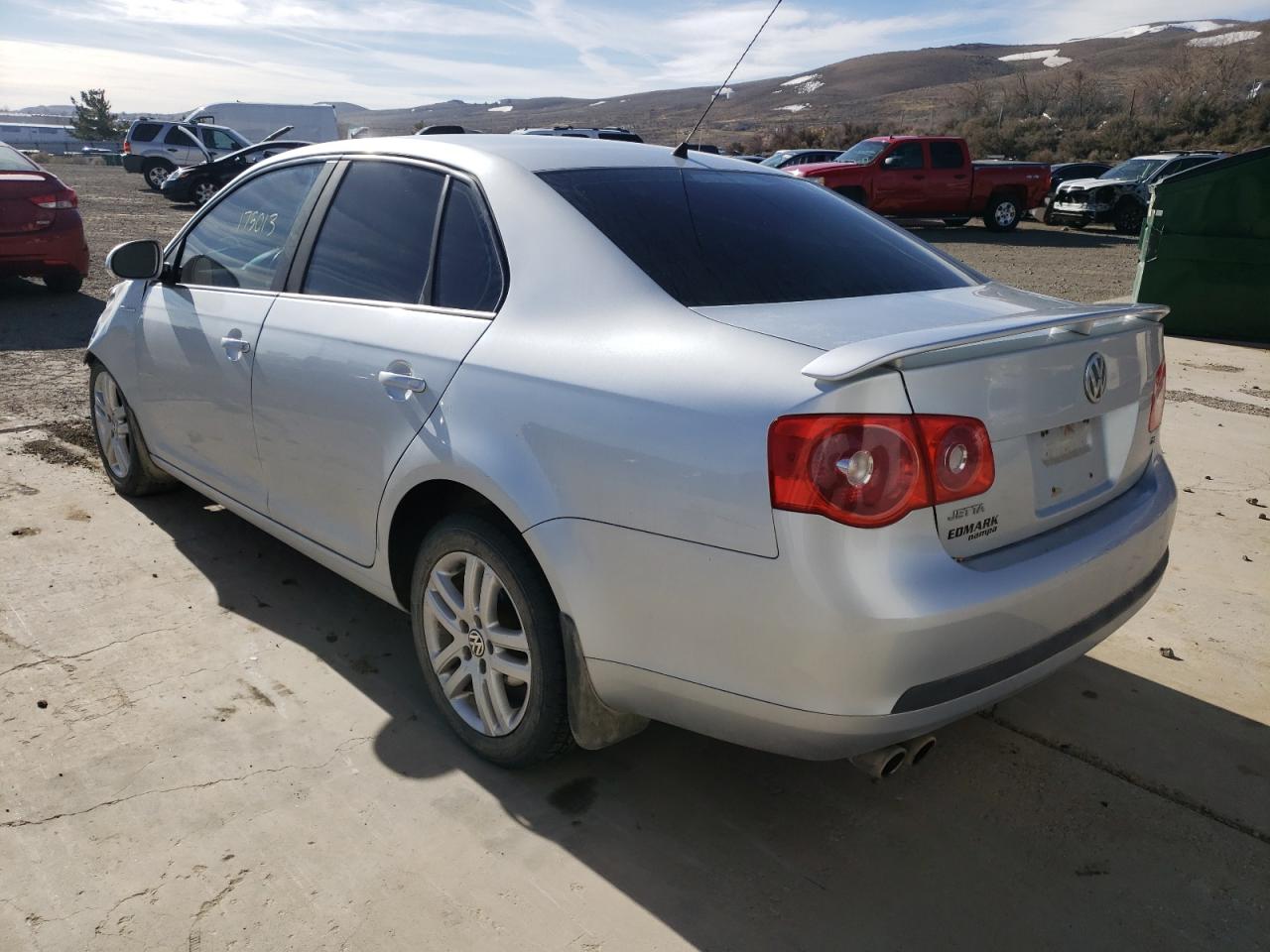 Photo 3 from auction – 2007 VOLKSWAGEN JETTA WOLF with VIN 3VWEF71KX7M053807
