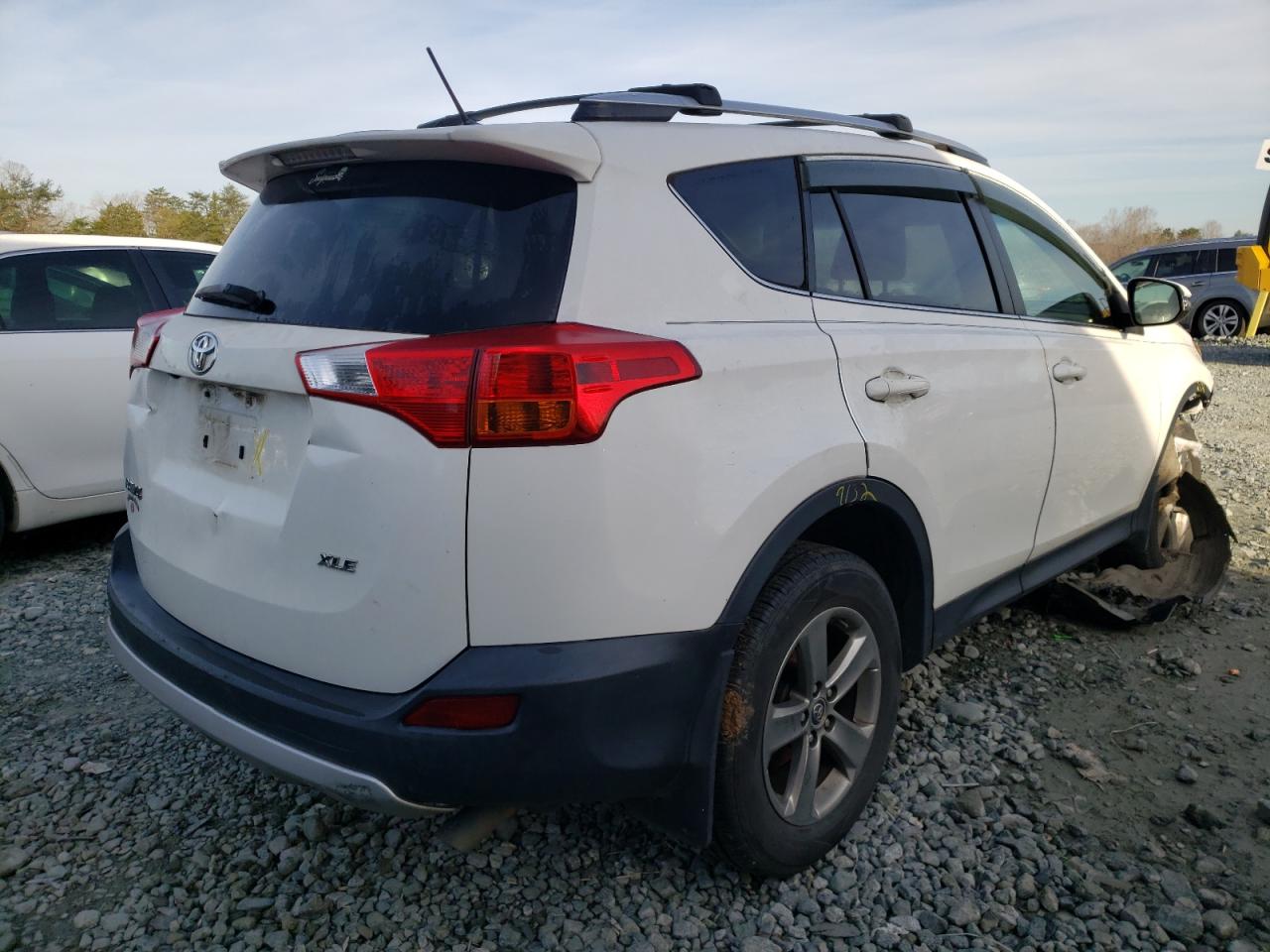 Photo 4 from auction – 2015 TOYOTA RAV4 XLE with VIN JTMWFREV3FD055125