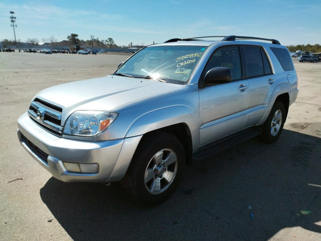 Photo 2 from auction – 2005 TOYOTA 4RUNNER SR with VIN JTEBU14R150061050
